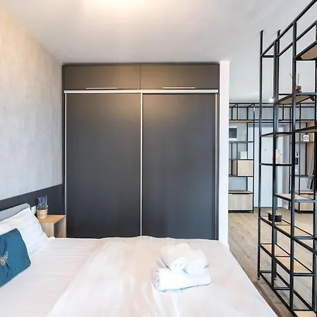 Апартаменти Greenwich I Double Studio With Private Parking Бухарест